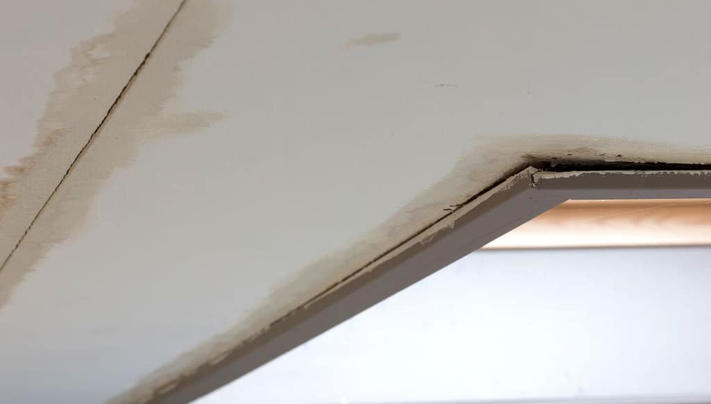 Roof window after leaking