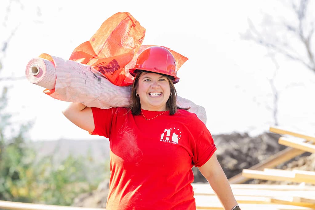 smiling-crew-member-heartland roofing-des moines