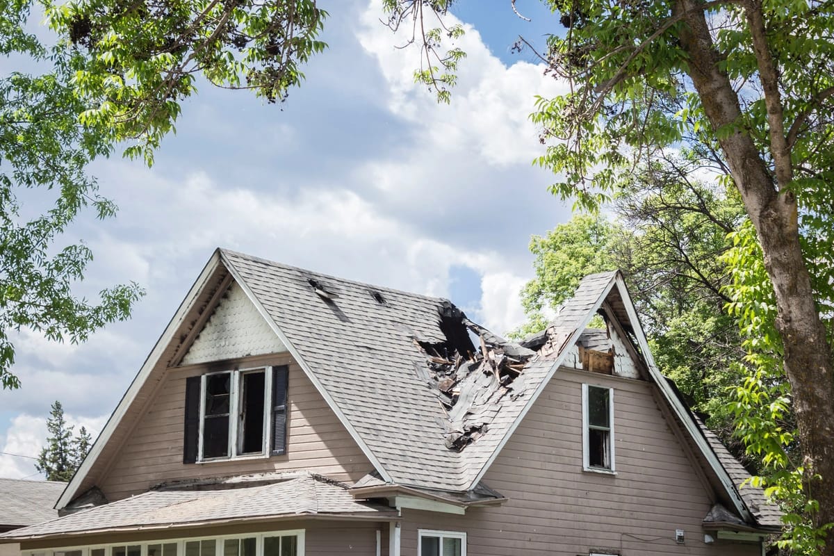 How Long Do Roof Warranties Last? (2024 Guide)