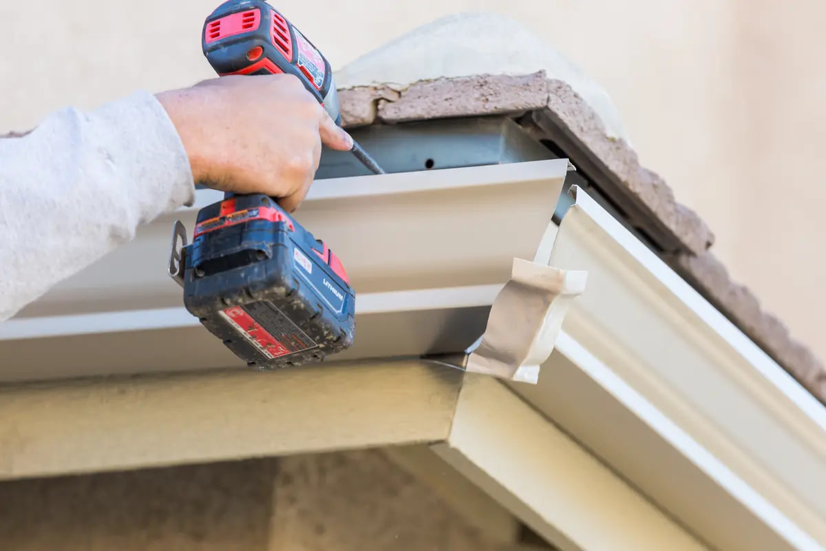 installing seamless gutters