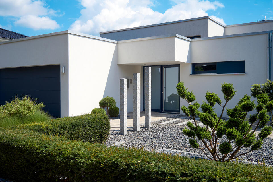 modern roof-flat roof on white sided house