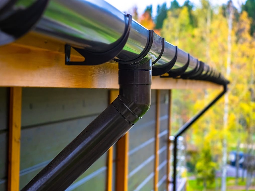 Black metal gutter system