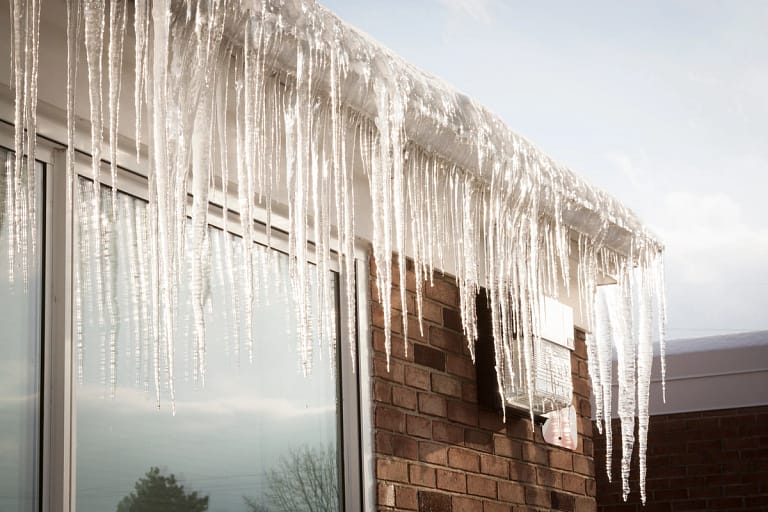 ice-sticks-on-roof