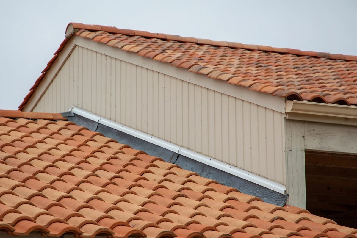 how-to-install-roof-flashing-correctly-palladium-roofing