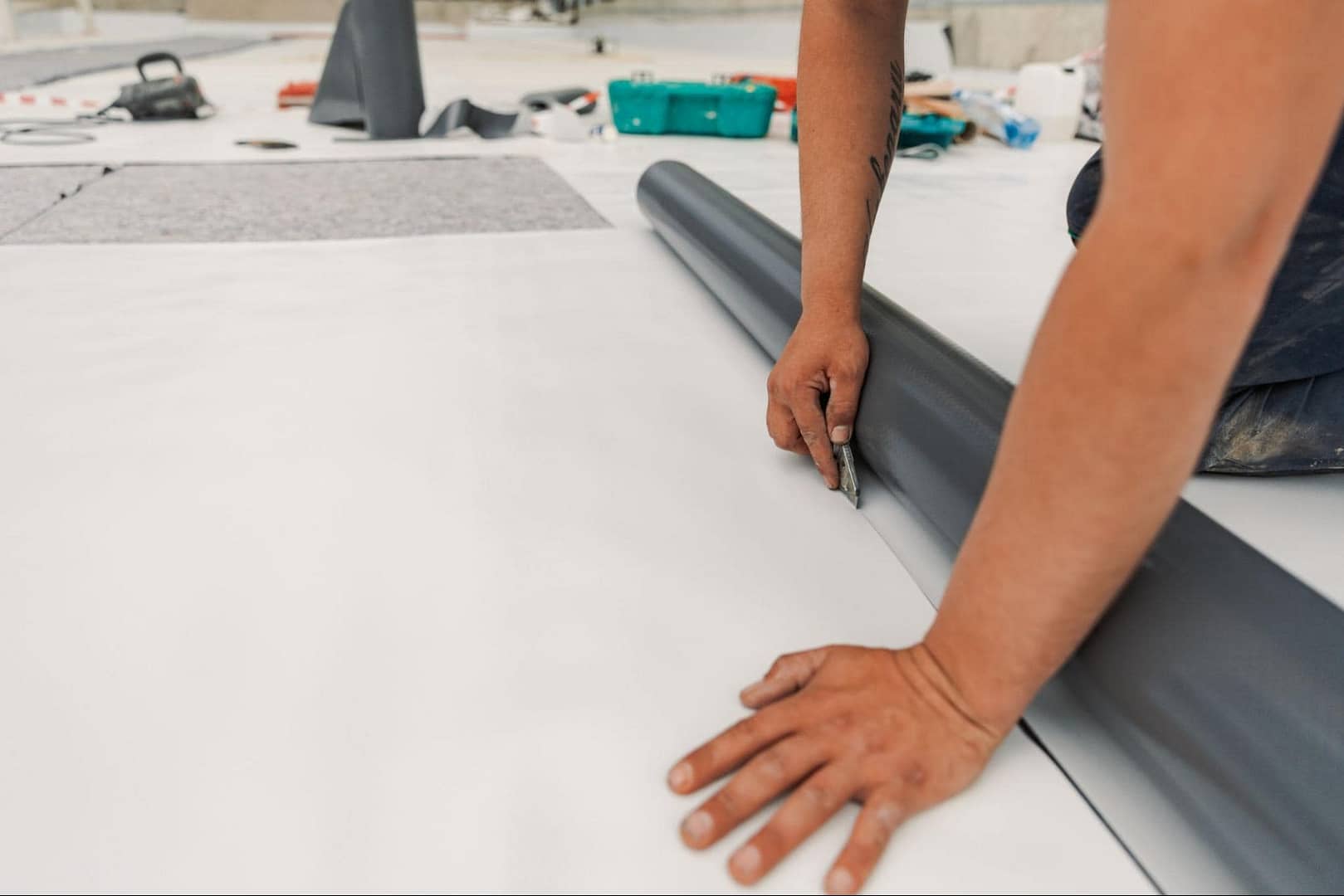 a man is measuring a roll