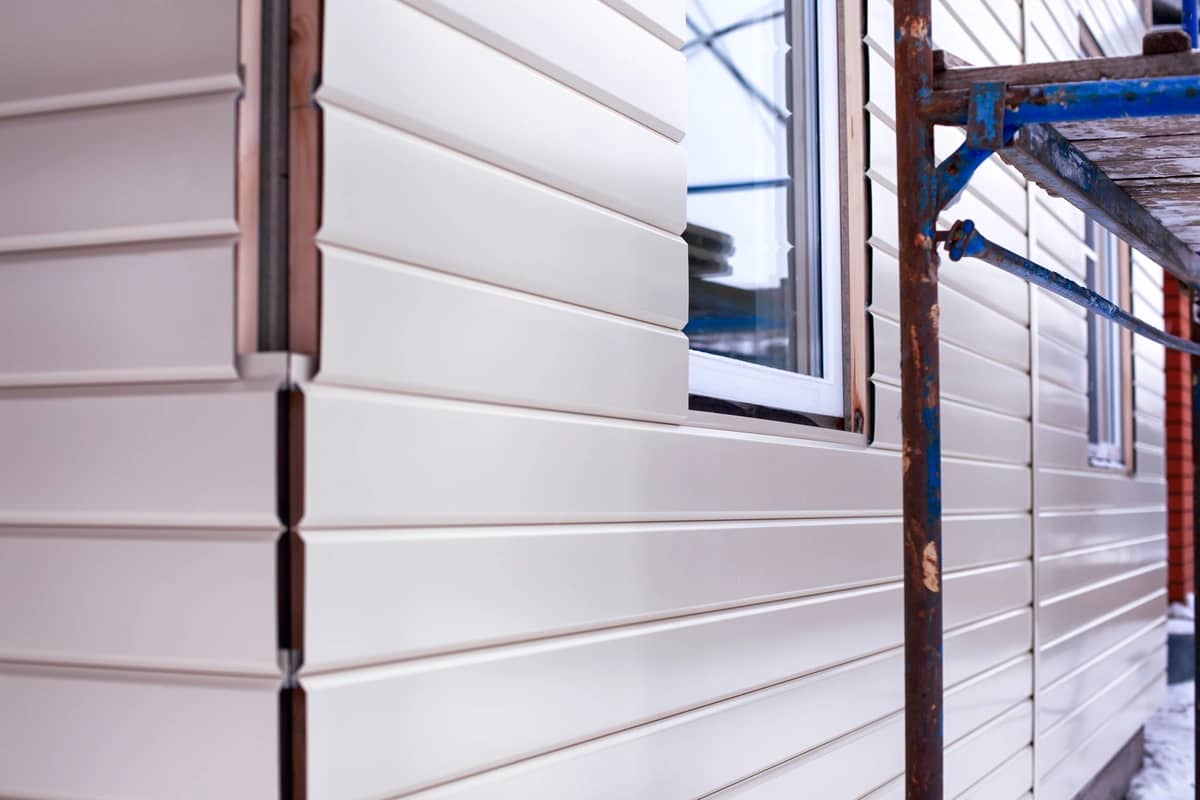 close up siding install