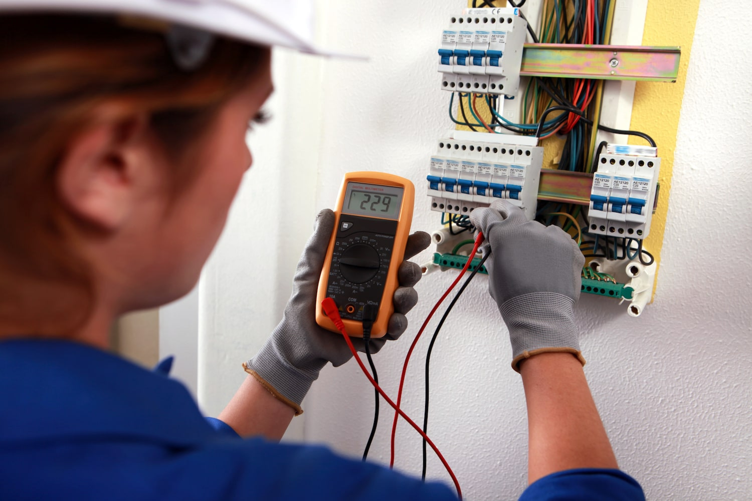 78 Electrician Blog Titles To Spark Your Audiences Interest | Hook Agency
