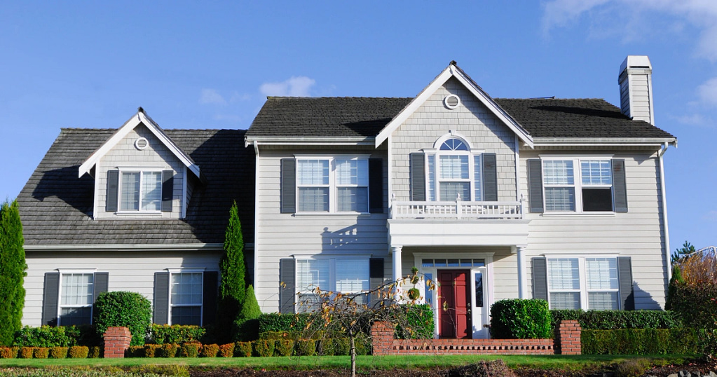 Forest city IA large house vinyl siding
