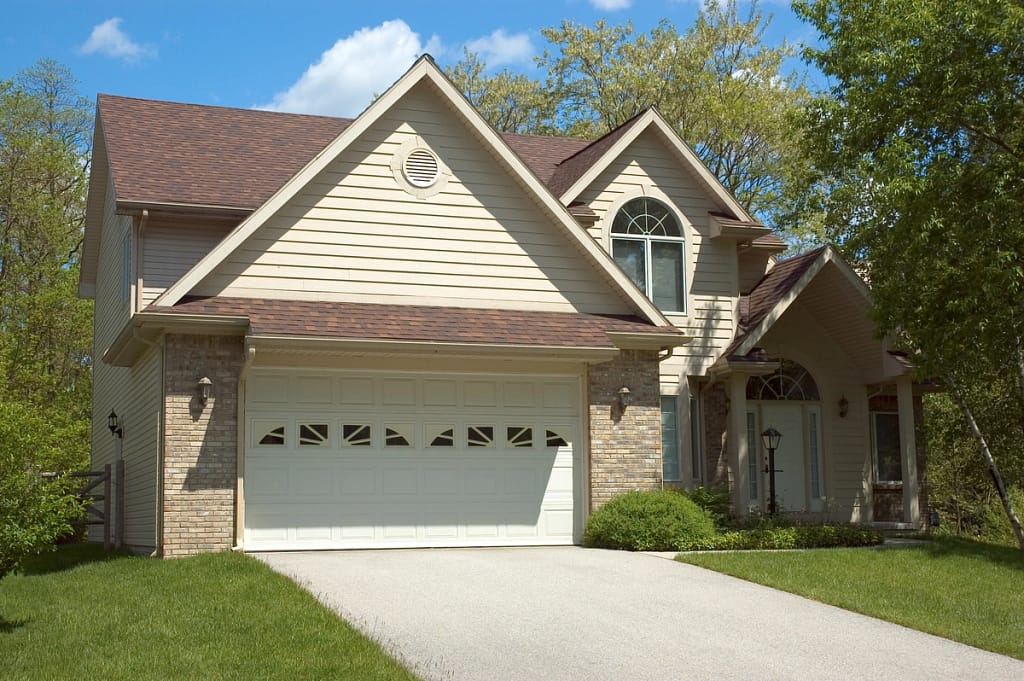 residential sturdy roof with brown shingles
