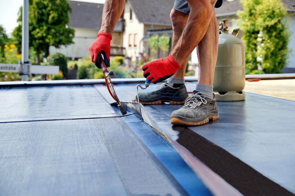 installing flat roofing