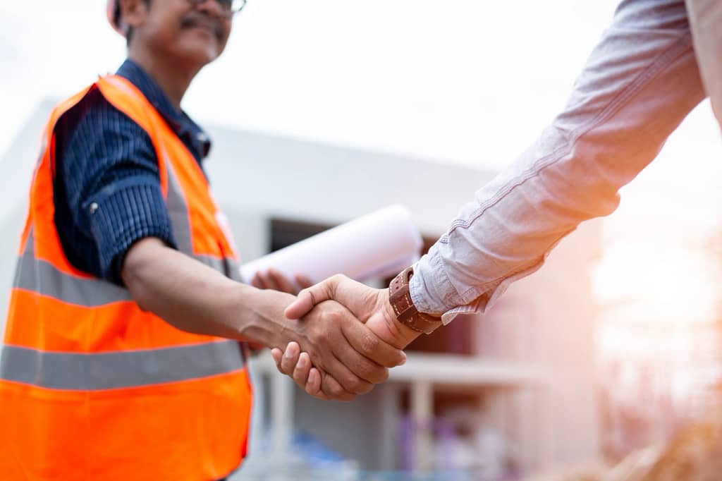 close up to men handshaking