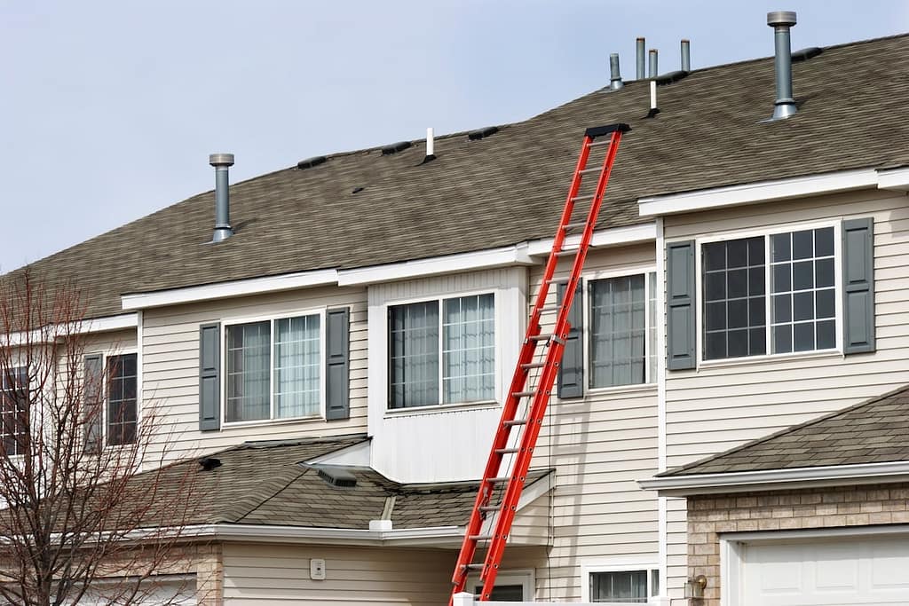 A beige apartment complex asphalt roofing