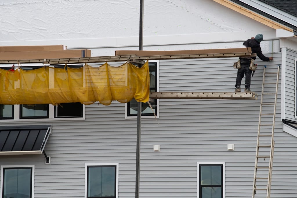 installing siding