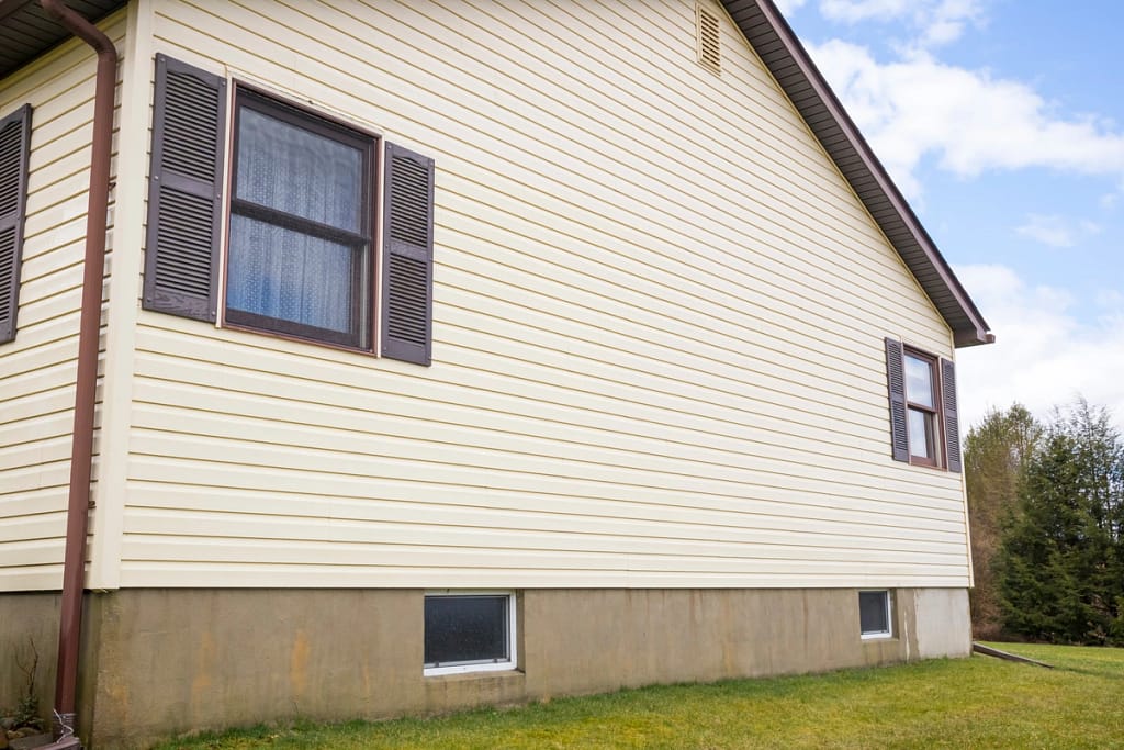 tan vinyl siding