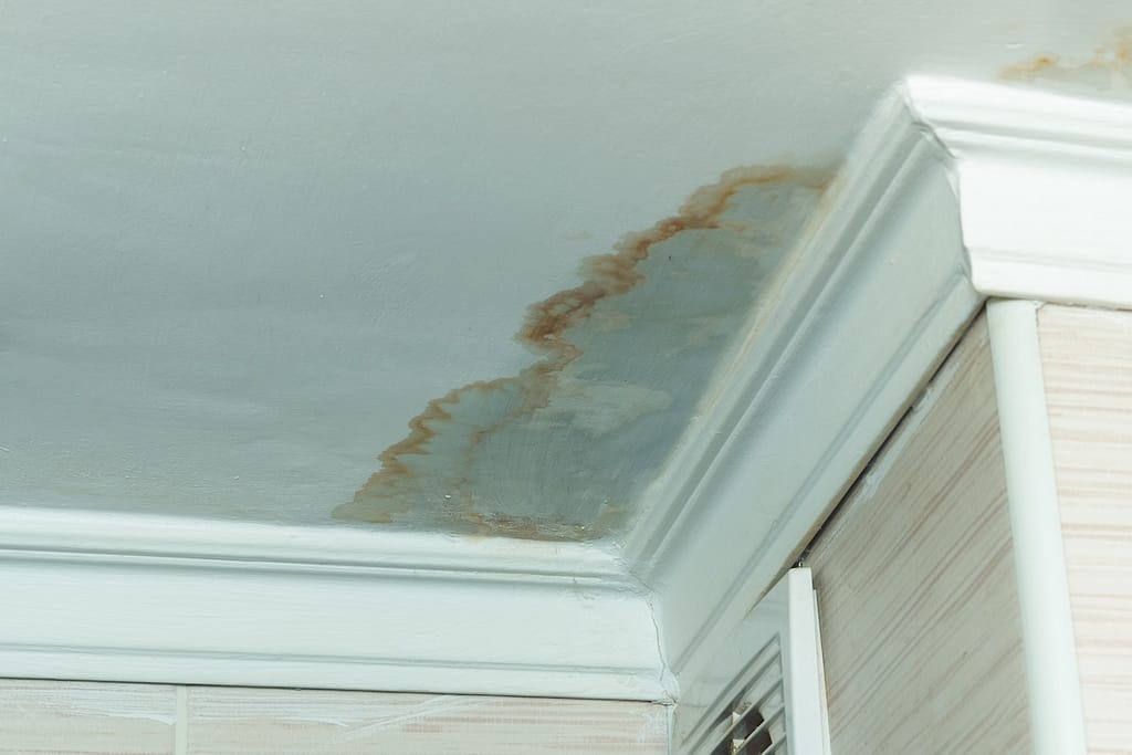 water leak, water-damaged ceiling