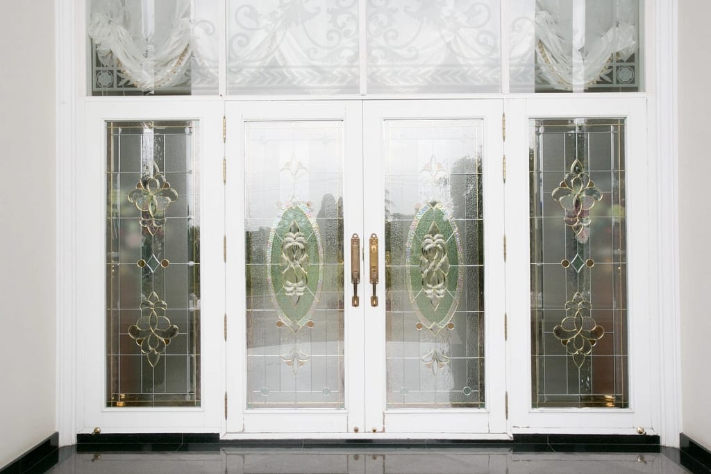 decorative-glass-door