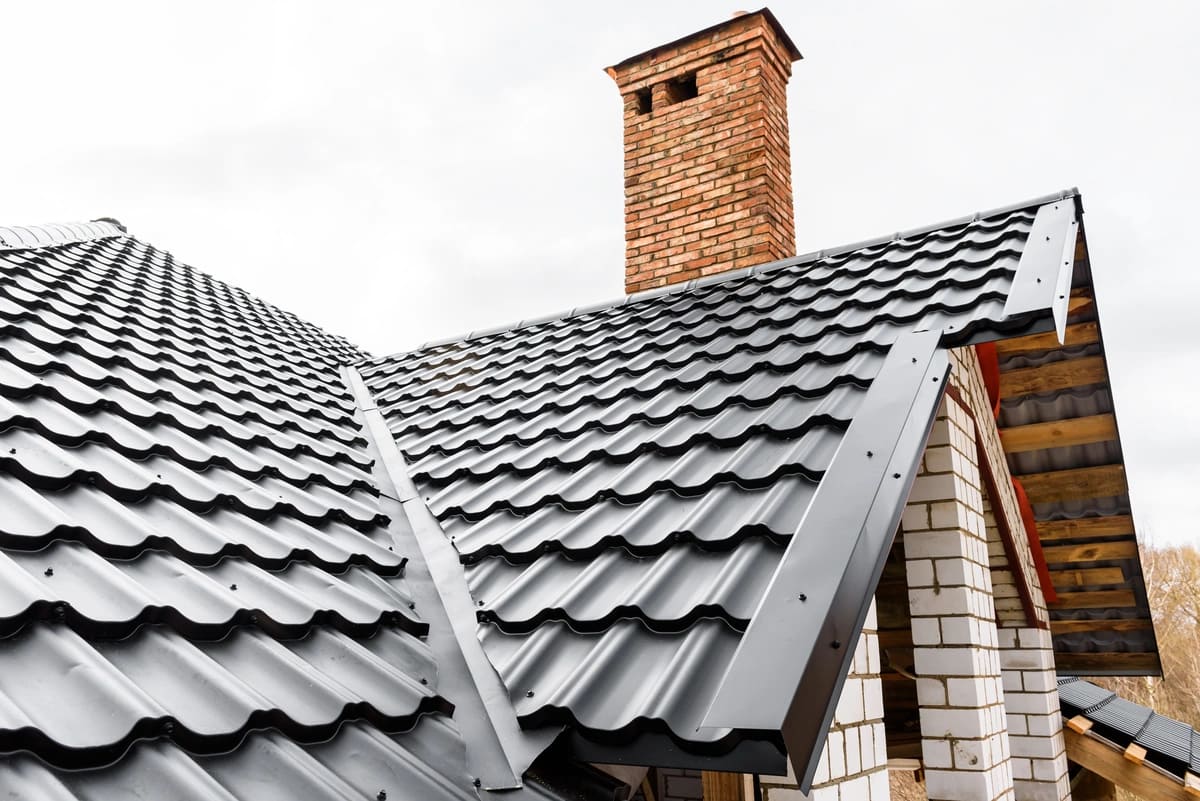 another black tile roof