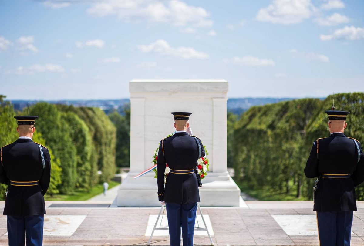 tomb of the unknown soldier in arlington va