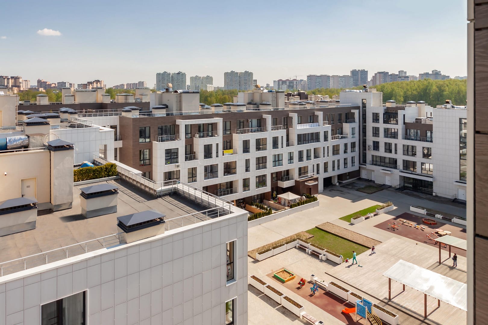 commercial roof replacement-apartment complexes near a city
