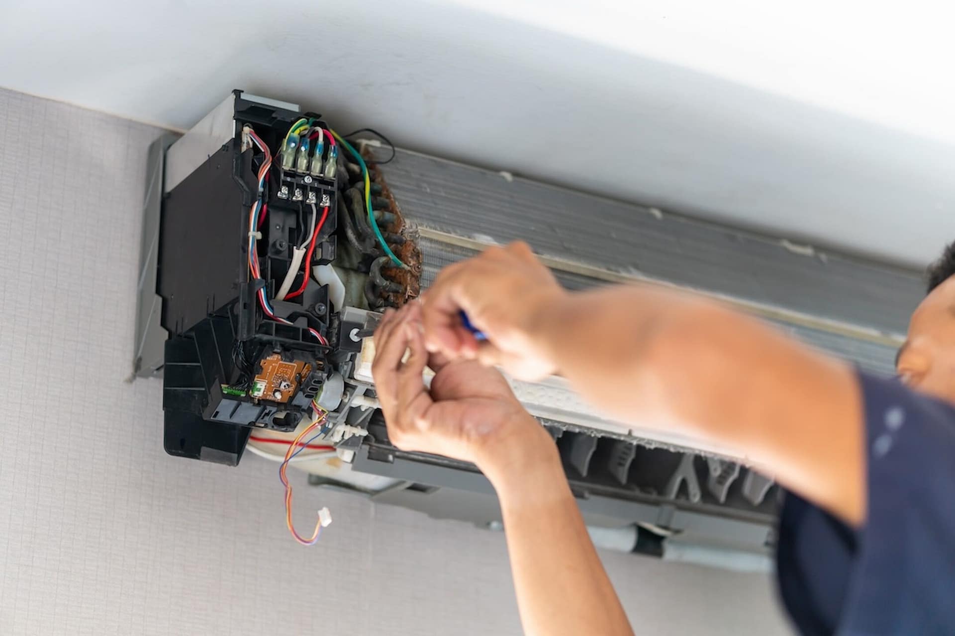 Repairman fix air conditioning systems, Technicians man using screwdrivers service for repair and maintenance of air conditioners.