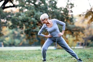 leg strengthening exercises for seniors Older woman performs leg strengthening exercises for seniors in the park