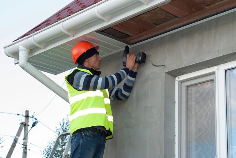 installing soffits