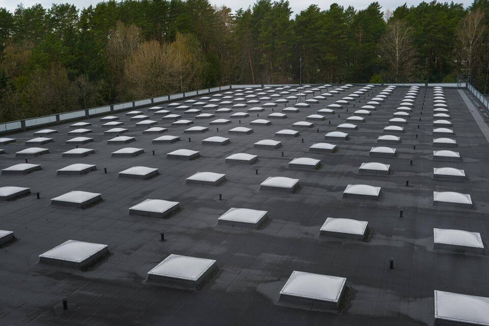 epdm roofing-commercial roof with epdm roofing with rows of skylights