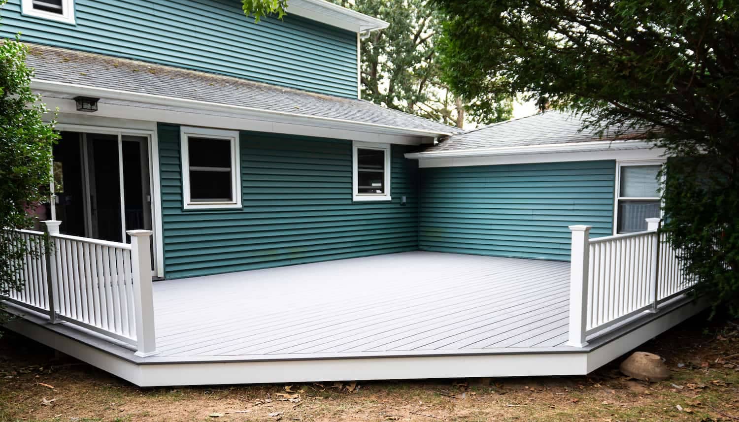 How To Remove Vinyl Siding (DIY Guide)